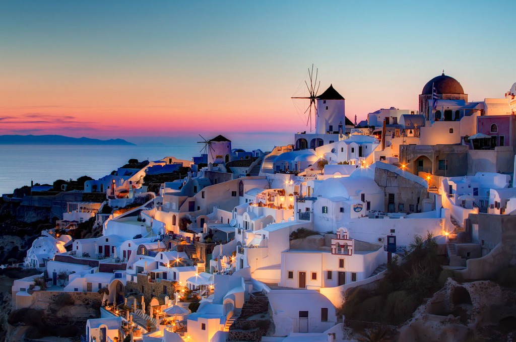 How to visit Santorini as a Single