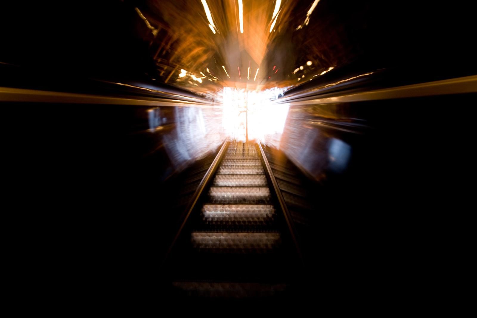 sake-escalators