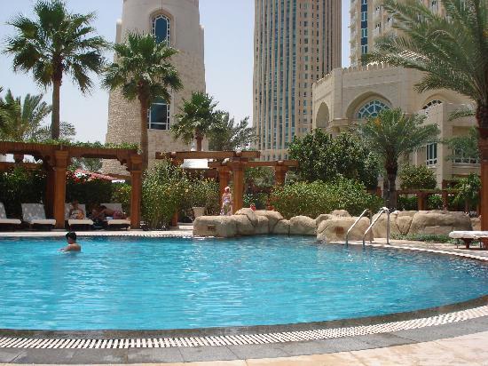 four-seasons-hotel-doha Pool