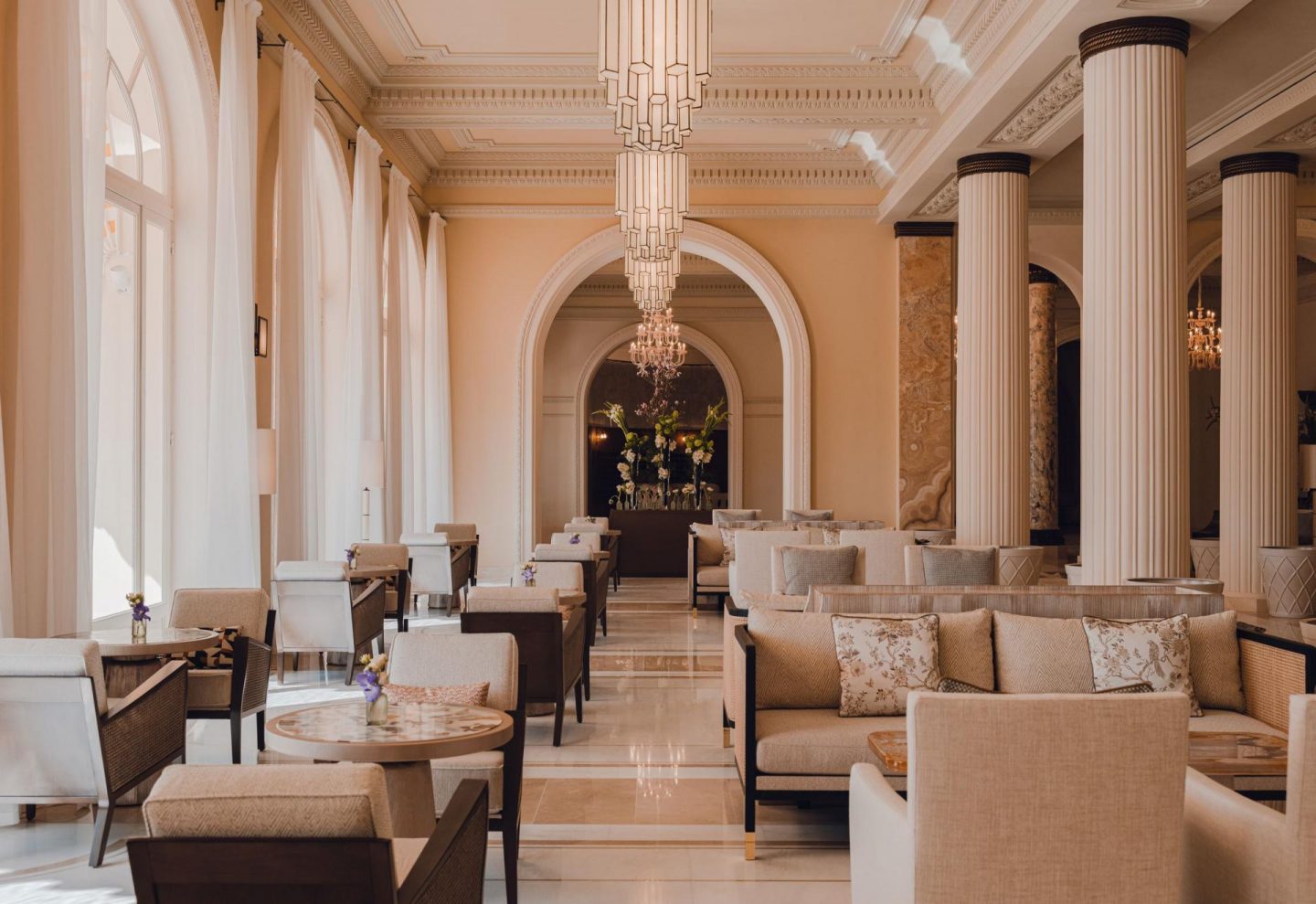Camélia Tea Lounge ©Carlton Cannes, A Regent Hotel