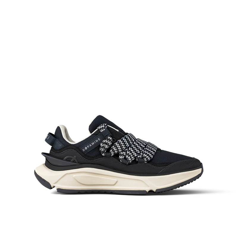 LC-017-009-BLACK-BLACK_1_Outside